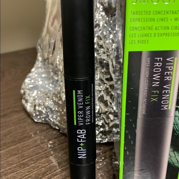 Nip + Fab Viper Venom Frown Fix - Picture 4 of 5